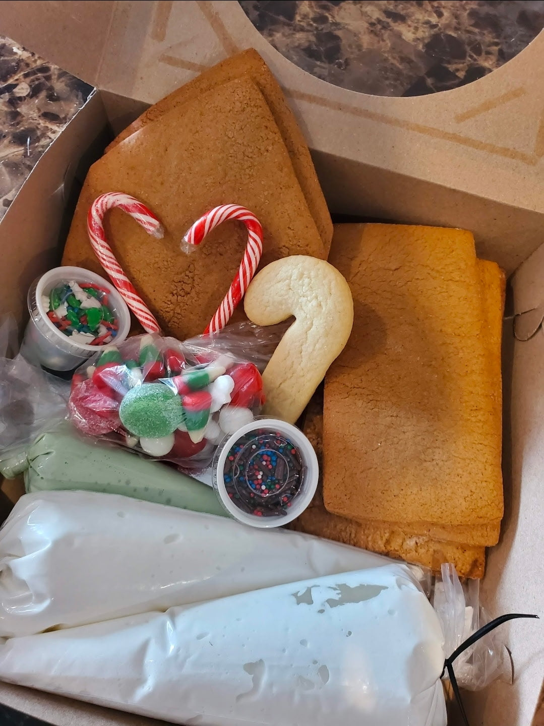 GINGERBREAD HOUSE DIY KIT